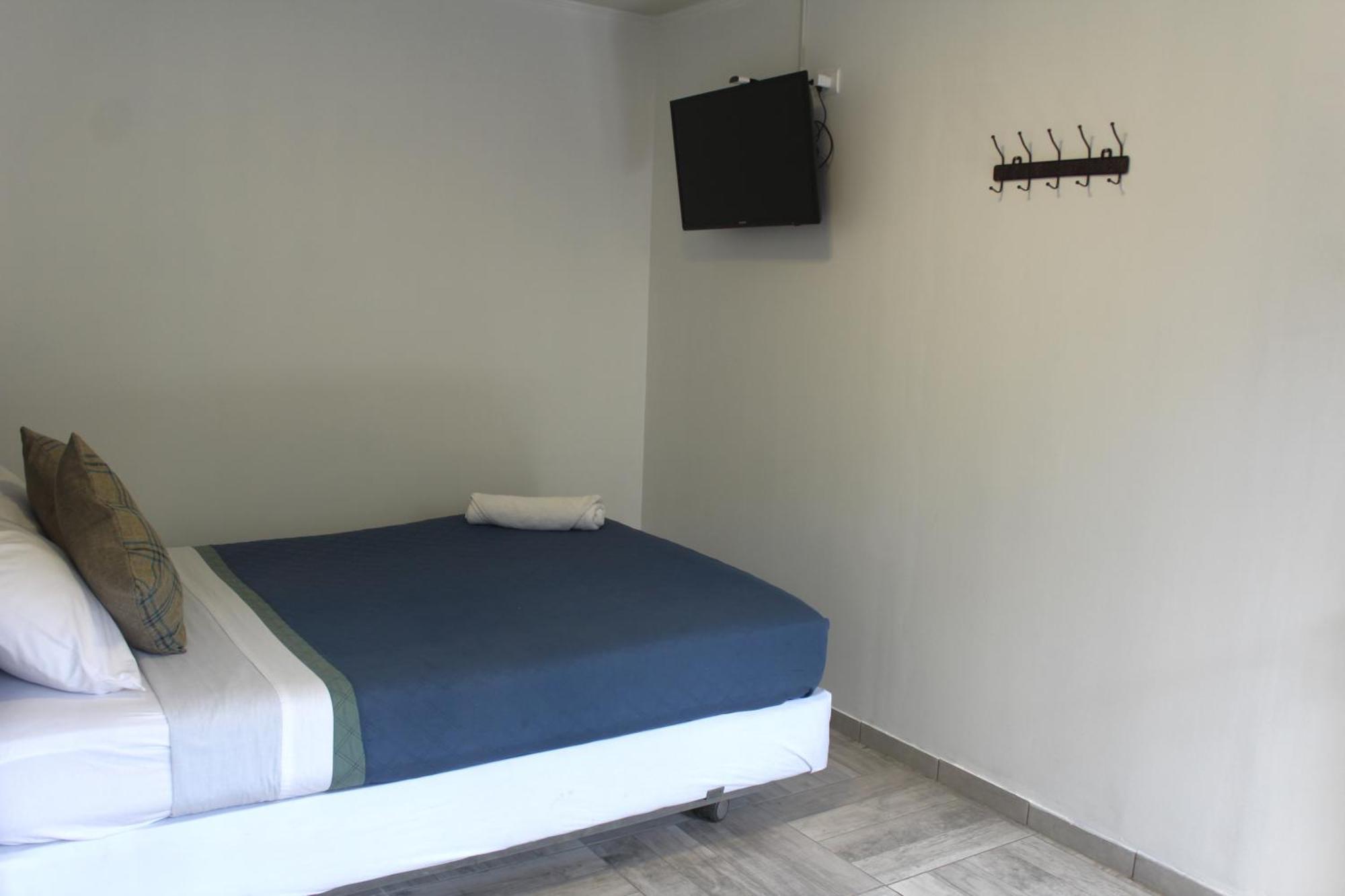 Hab Bano Privado Aeropuerto — Fotos 1